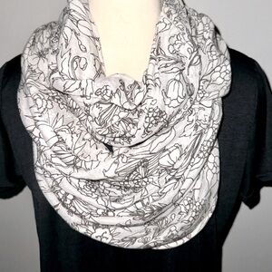 GAP NWT LADIES SCARF